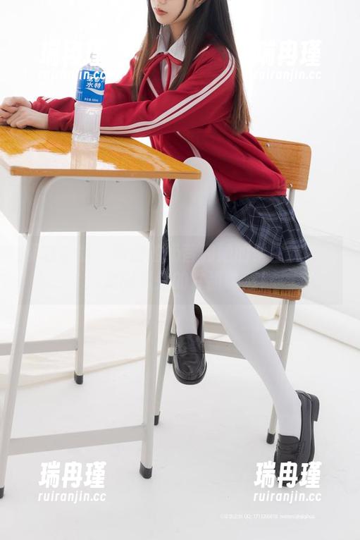 紧急企划 - 调皮的奶昔和她的学生妹图集，定制级别的甘甜诱惑！