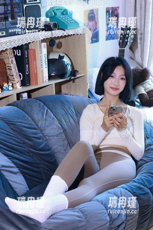 绮梦摄影-露露 绮梦摄影 - 天台上的露露,原图都能让人心动起来,随便一个眼神都好奔放。
