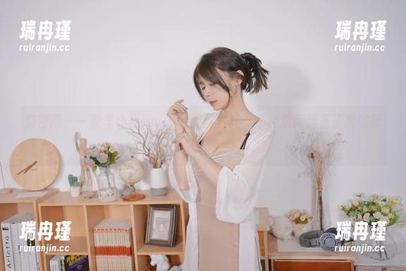 羊小雪juvia 微密圈 - 一张羊小雪juvia的黑丝写真,不经意间逗乐了我的眼睛!
