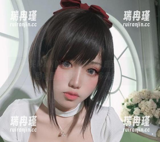 芊川一笑MNK的连衣裙真让人感到意外，福利图包里竟然还有那么多亮点！