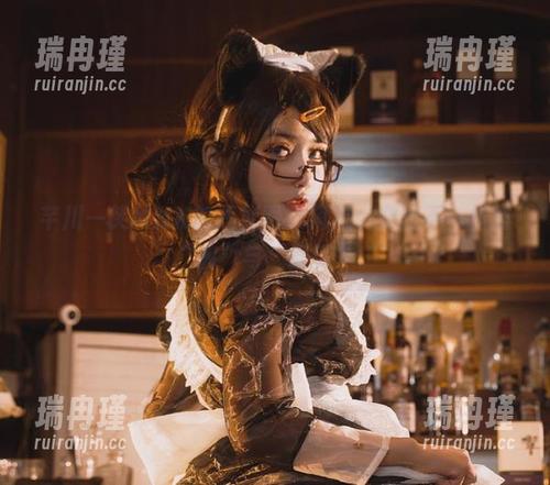 芊川一笑MNK的短裤图集精选，穿出不一样的“裤”与“微笑”。