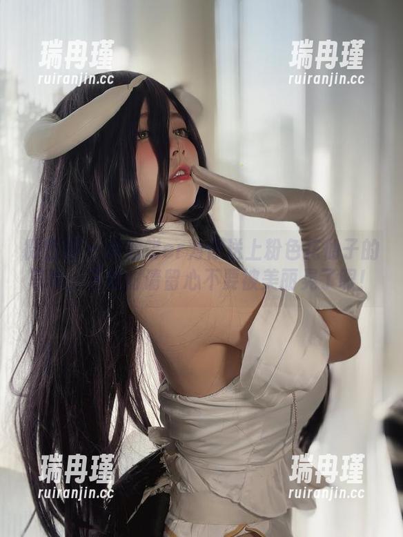 葱油饼er 微密圈 - 葱油饼er为你送上粉色花仙子的写真,下载时请留心不要被美丽晃了眼!