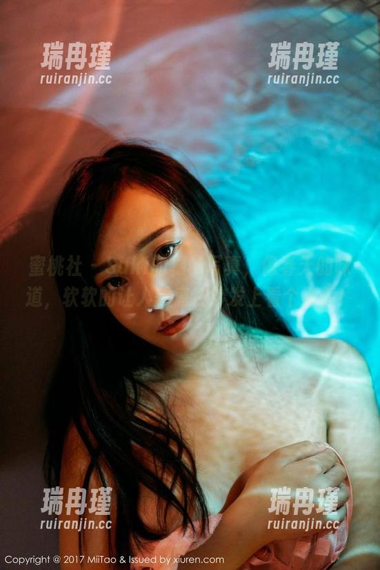蜜桃社 - Suki的棉袜写真，像春天的味道，软软的让人想瘫在沙发上看个不停！