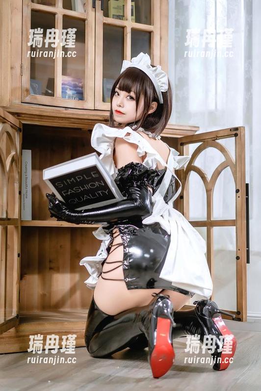 蜜汁猫裘 网盘里的“蜜汁猫裘”,谁还相信她的清纯呢?