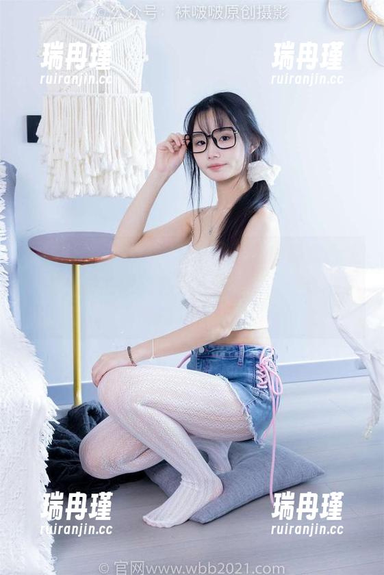 袜啵啵-稚予 袜啵啵 - 说实话,稚予的裸足图册集合让我对光脚的意义有了全新理解——传说中偷懒的最佳姿势!