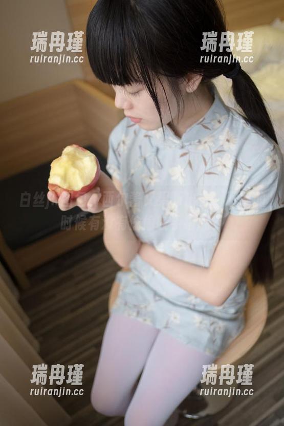 白丝jk图包，西尔酱又果断出击，下载的时候有没有偷偷咬手指呢？