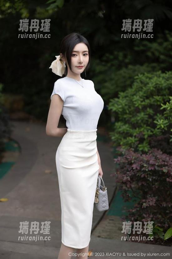 语画界-杨晨晨Yome 语画界 - 这杨晨晨Yome黑丝的图包,精选的部分堪比服装秀,太容易分心了!