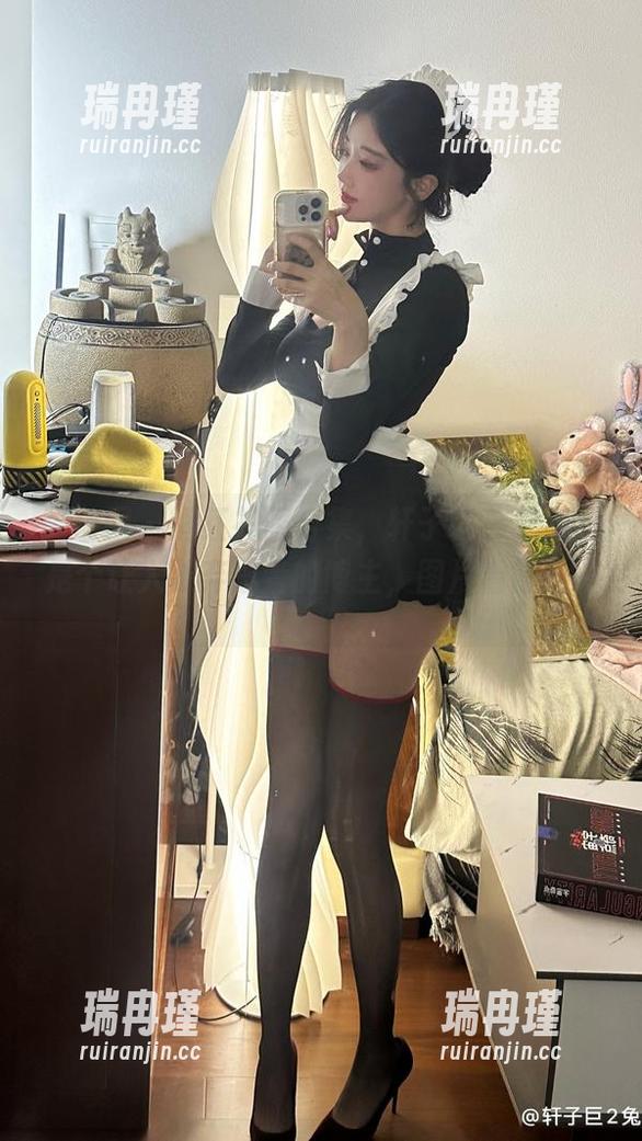 微密圈 - 酒红礼服合集，轩子巨二兔果然是个让人放弃思考的博主，图片看得我……