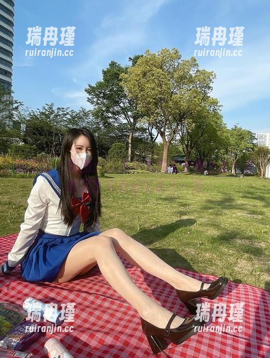 软妹小九九 微密圈 - 原图:软妹小九九在大地上走一走,丝足艺术走得可真不一般~