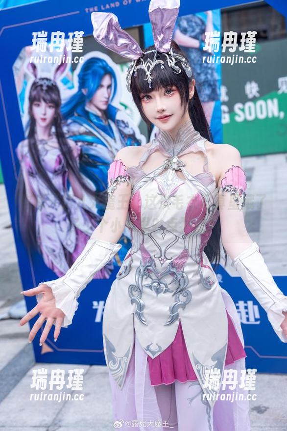 你猜“露儿大魔王”这次毛衣写真里藏了多少个小心思？点不点？