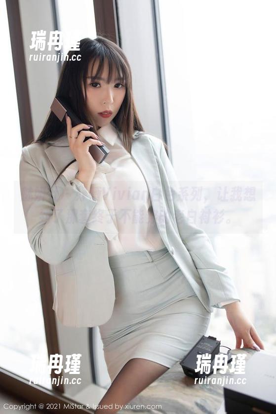 魅妍社-妤薇Vivian 魅妍社 - 妤薇Vivian白色系列,让我想到了那套终于不能穿的老白衬衫。