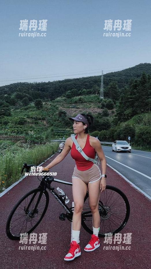 微密圈 - 鹿瑶与她的棉袜：在无圣光里透着的小任性，套图里的心事谁能懂？